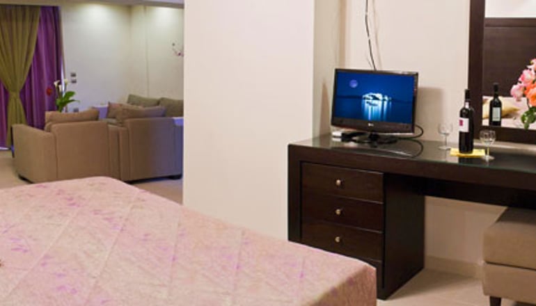 Tolo Hotel - Τολό