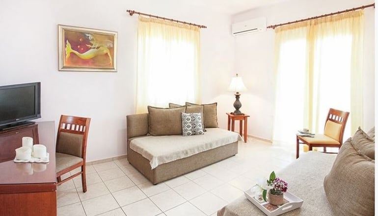 Tomato Beach Hotel, Σκιάθος
