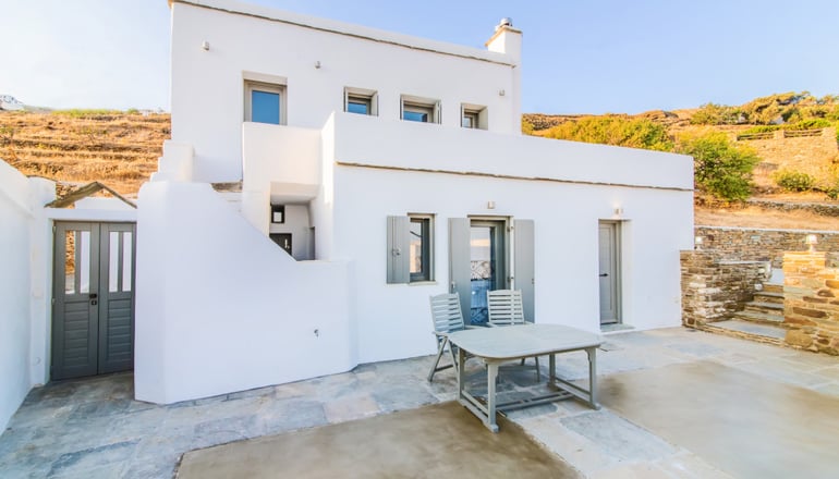 Triantaros Family House by Tinos Residencies