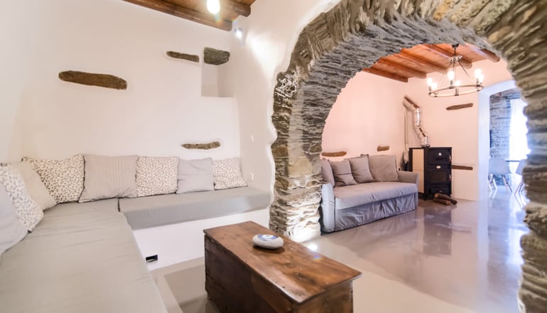 Triantaros Family House by Tinos Residencies