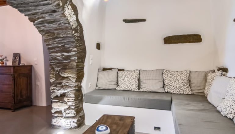 Triantaros Family House by Tinos Residencies