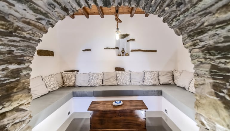 Triantaros Family House by Tinos Residencies