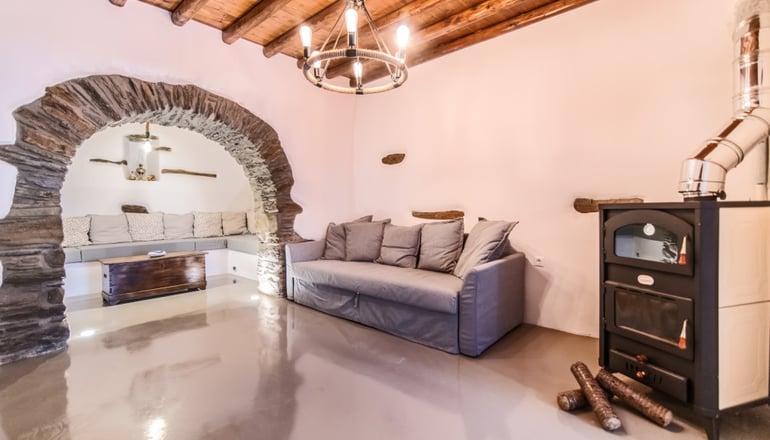 Triantaros Family House by Tinos Residencies