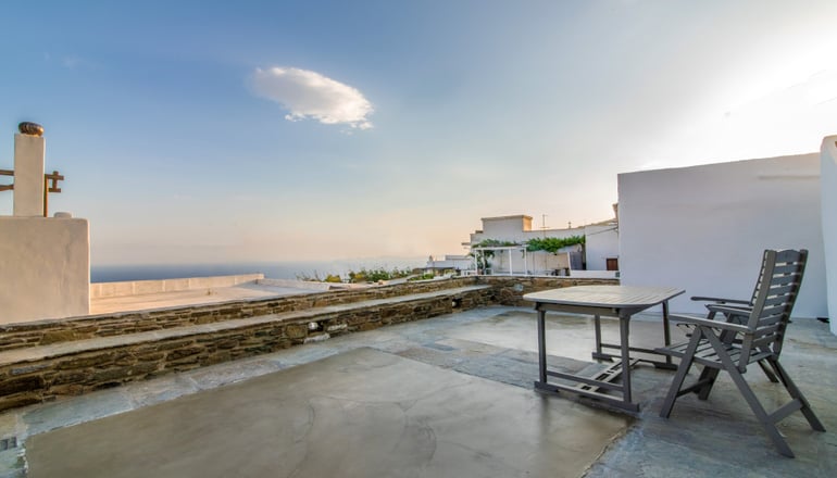 Triantaros Family House by Tinos Residencies