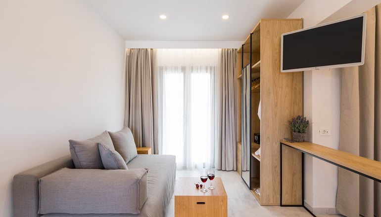 V Luxury Suites