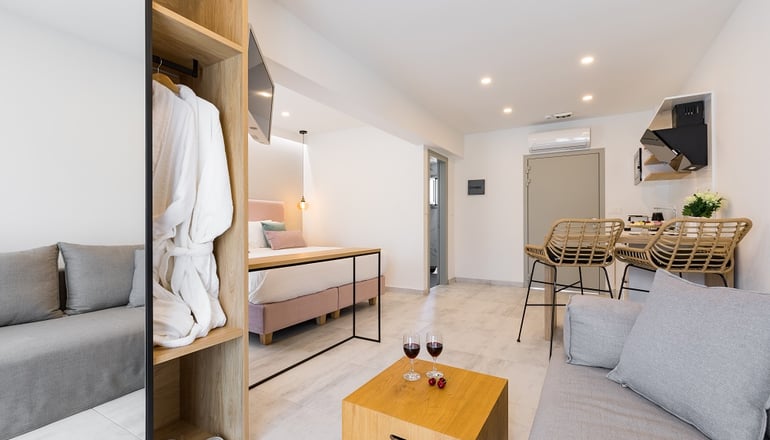 V Luxury Suites