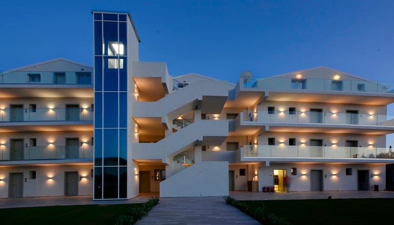 V Luxury Suites