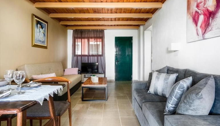 Vasilikos Garden Maisonettes & Suites