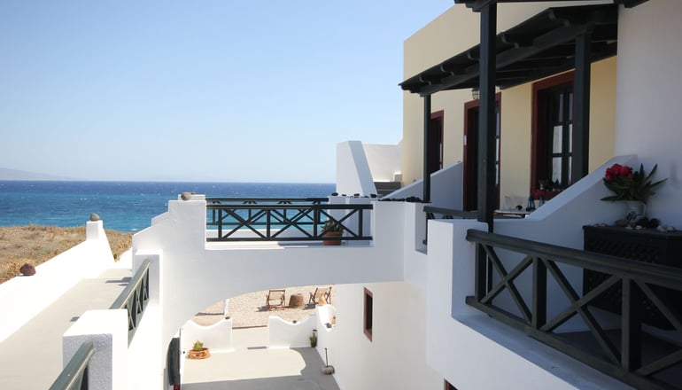 Vrachia Studios Santorini