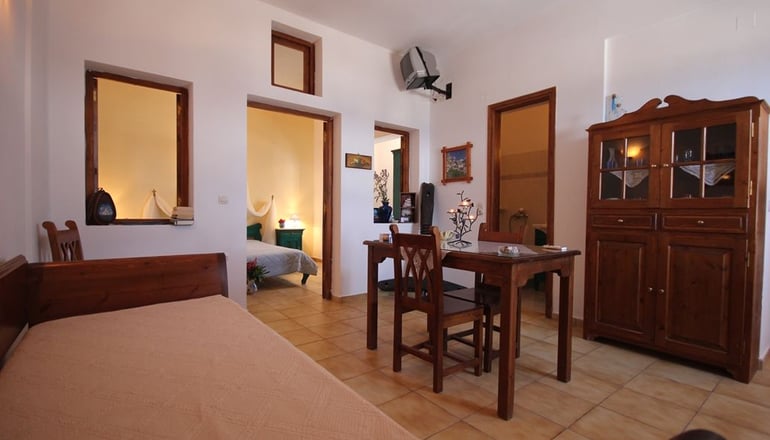 Vrachia Studios Santorini