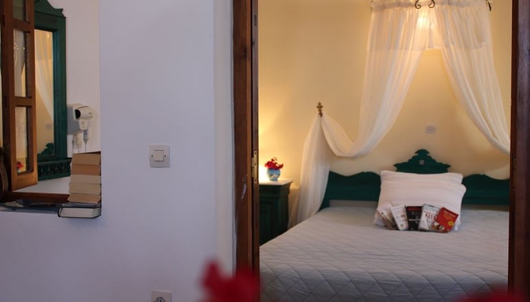 Vrachia Studios Santorini