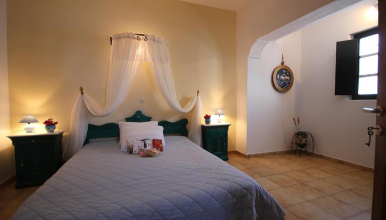 Vrachia Studios Santorini