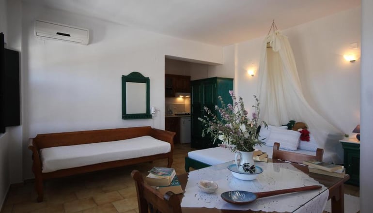 Vrachia Studios Santorini