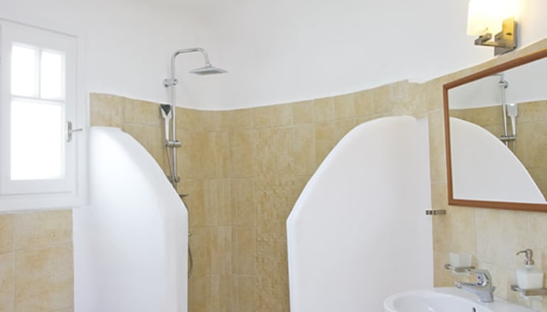 Yakinthos Residence