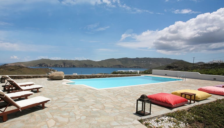 Yakinthos Residence