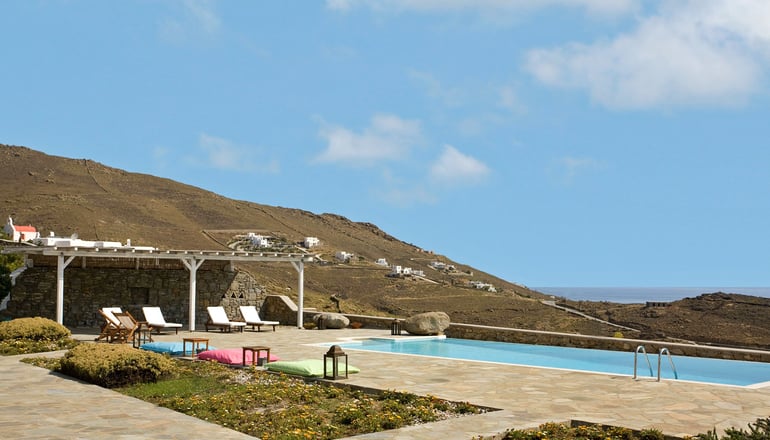 Yakinthos Residence