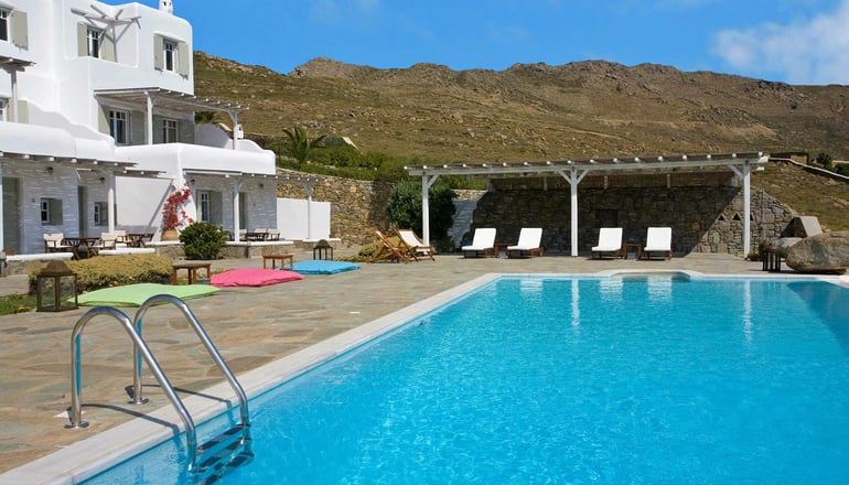 Yakinthos Residence