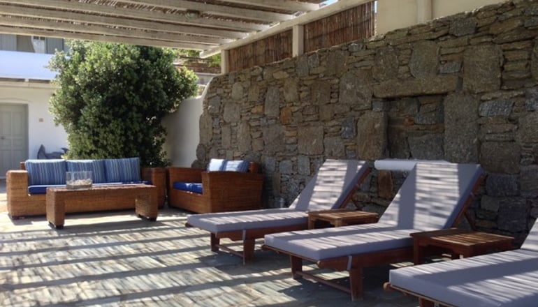 Yakinthos Residence