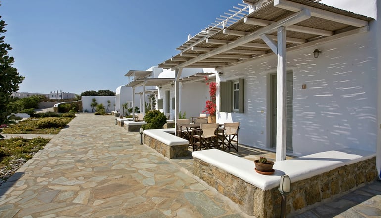 Yakinthos Residence