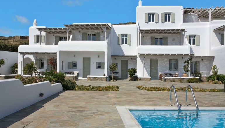 Yakinthos Residence
