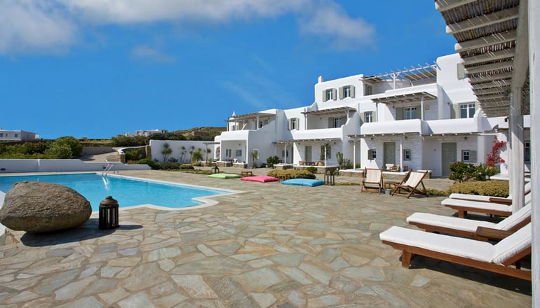Yakinthos Residence