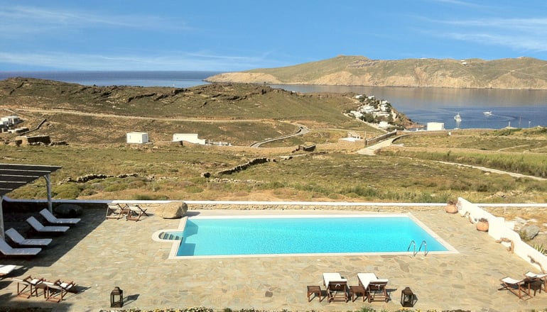 Yakinthos Residence