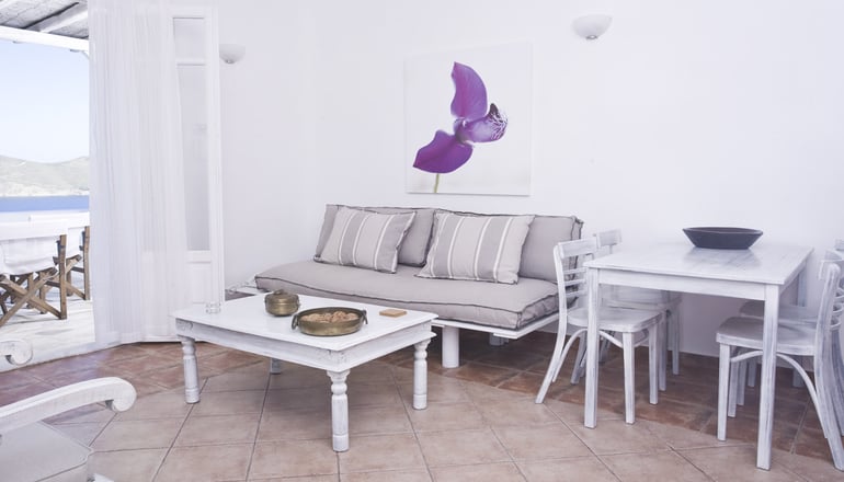 Yakinthos Residence