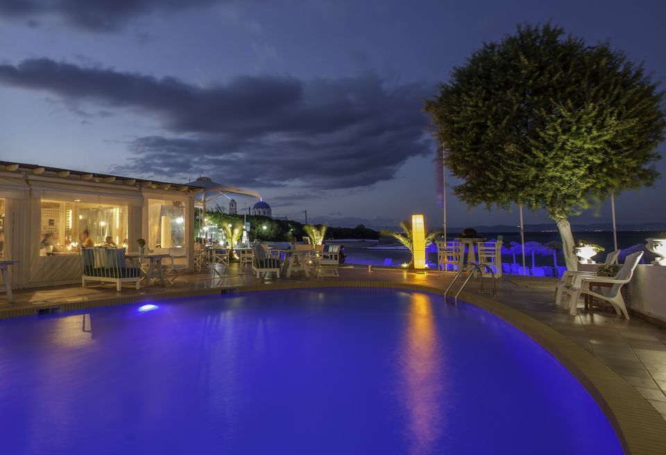 Oasis Beach Hotel - Αγκίστρι ✦ 2 Ημέρες (1 Διανυκτέρευση) ✦ 2 άτομα ✦ 1 ✦ 01/04/2022 έως 30/09/2022 ✦ Μπροστά στην Παραλία!