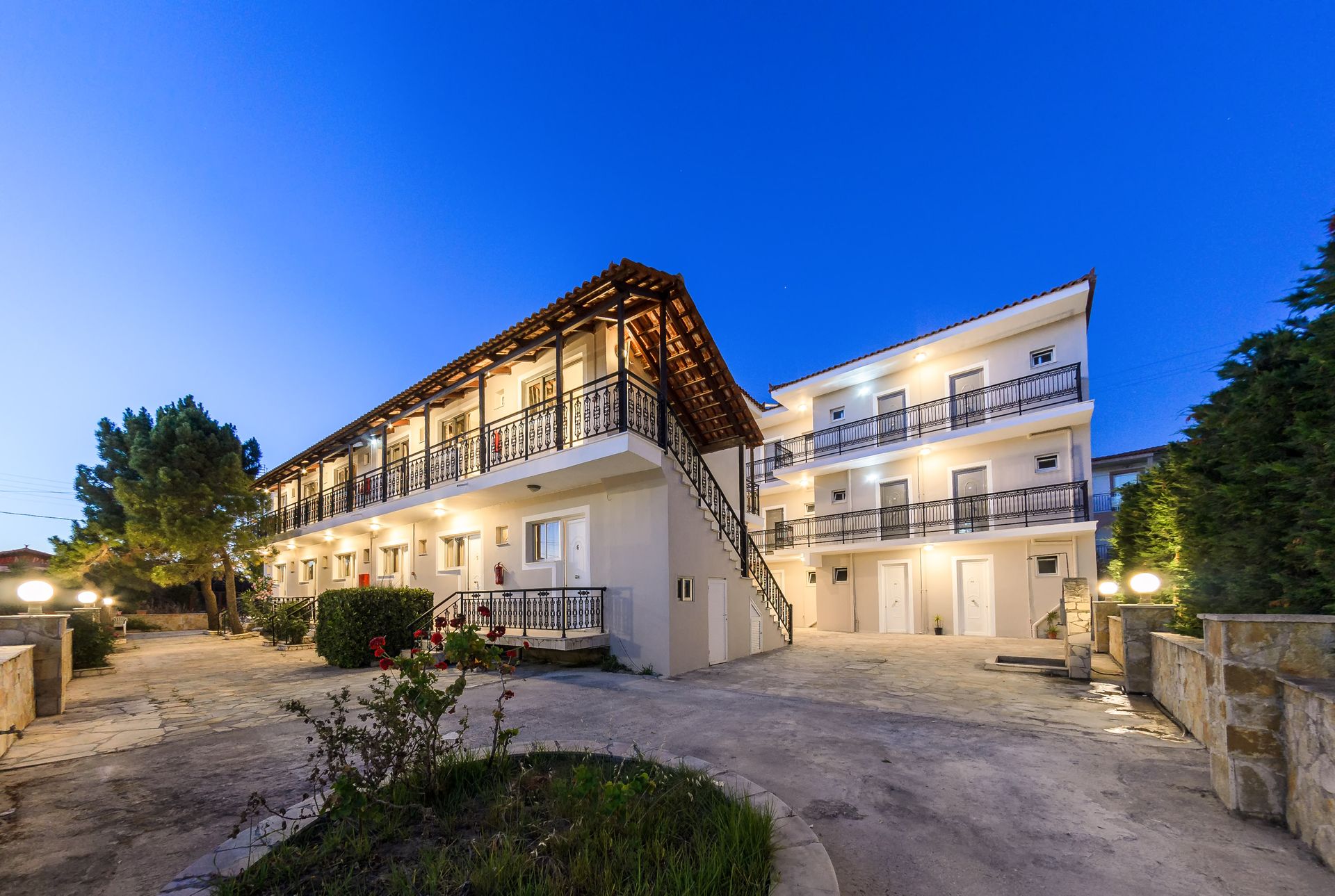 Karras Livin - Λαγανάς, Ζάκυνθος ✦ 2 Ημέρες (1 Διανυκτέρευση) ✦ 2 άτομα + 1 παιδί έως 12 ετών ✦ 1 ✦ 06/05/2022 έως 30/09/2022 ✦ Κοντά στην παραλία!