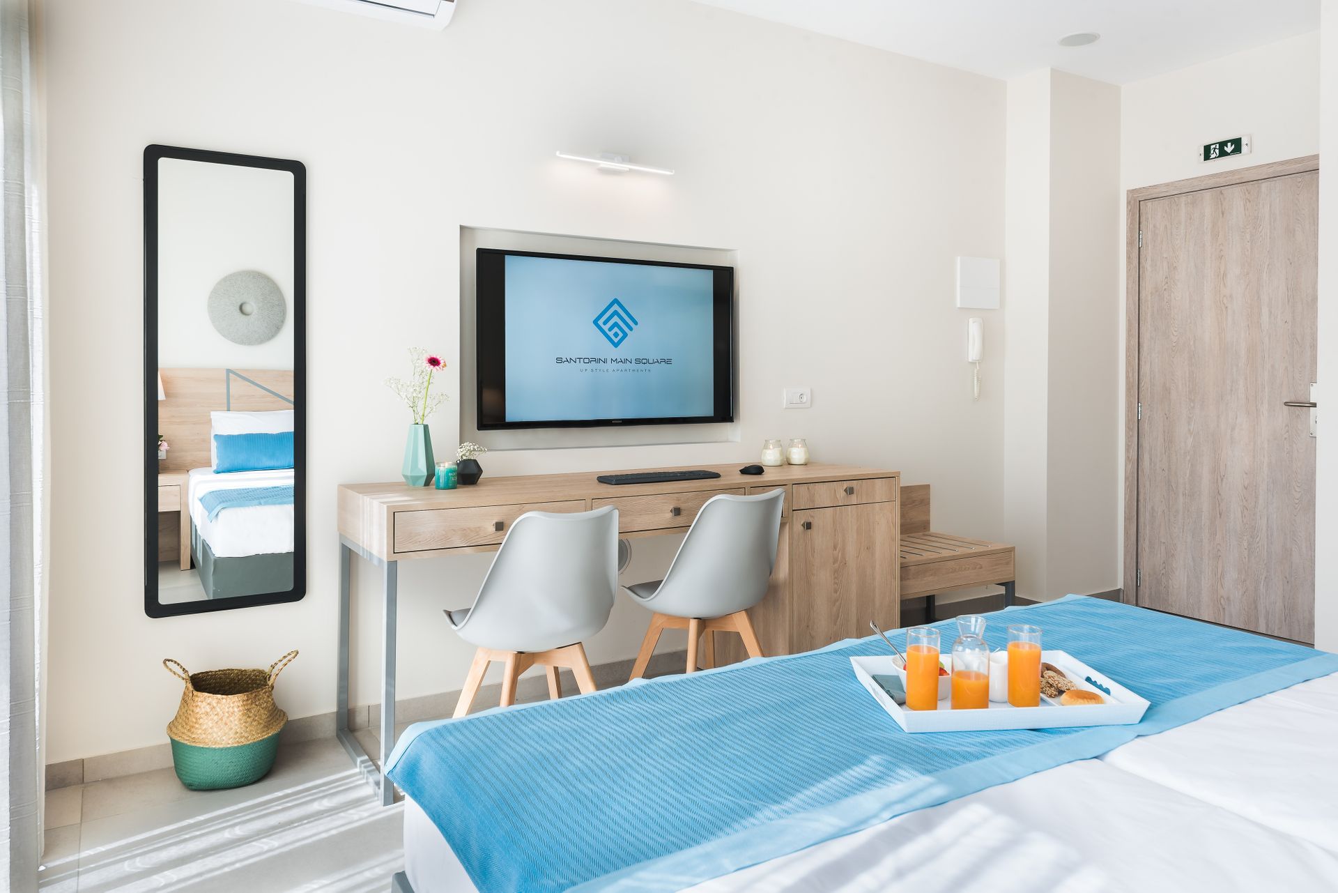 4* Santorini Main Square - Σαντορίνη ✦ -63% ✦ 2 Ημέρες (1 Διανυκτέρευση) ✦ 2 Άτομα ✦ Πρωινό ✦ έως 31/10/2018 ✦ Υπέροχη Τοποθεσία! 4* Santorini Main Square - Σαντορίνη ✦ -63% ✦ 2 Ημέρες (1 Διανυκτέρευση) ✦ 2 Άτομα ✦ Πρωινό ✦ έως 31/10/2018 ✦ Υπέροχη Τοποθεσία!