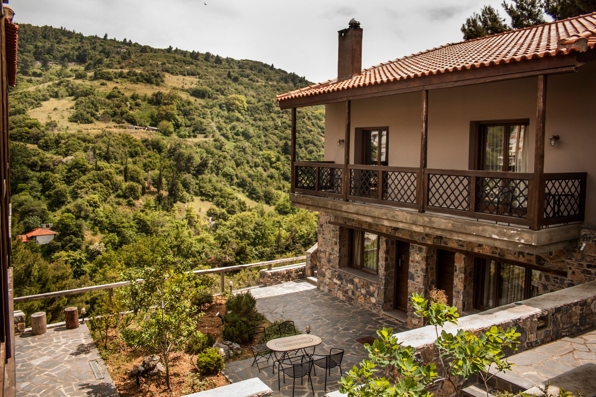 Vasiliki Guesthouse -Στενή, Εύβοια ✦ 2 Ημέρες (1 Διανυκτέρευση) ✦ 2 άτομα ✦ Πρωινό ✦ έως 09/04/2022 ✦ Υπέροχη Τοποθεσία!