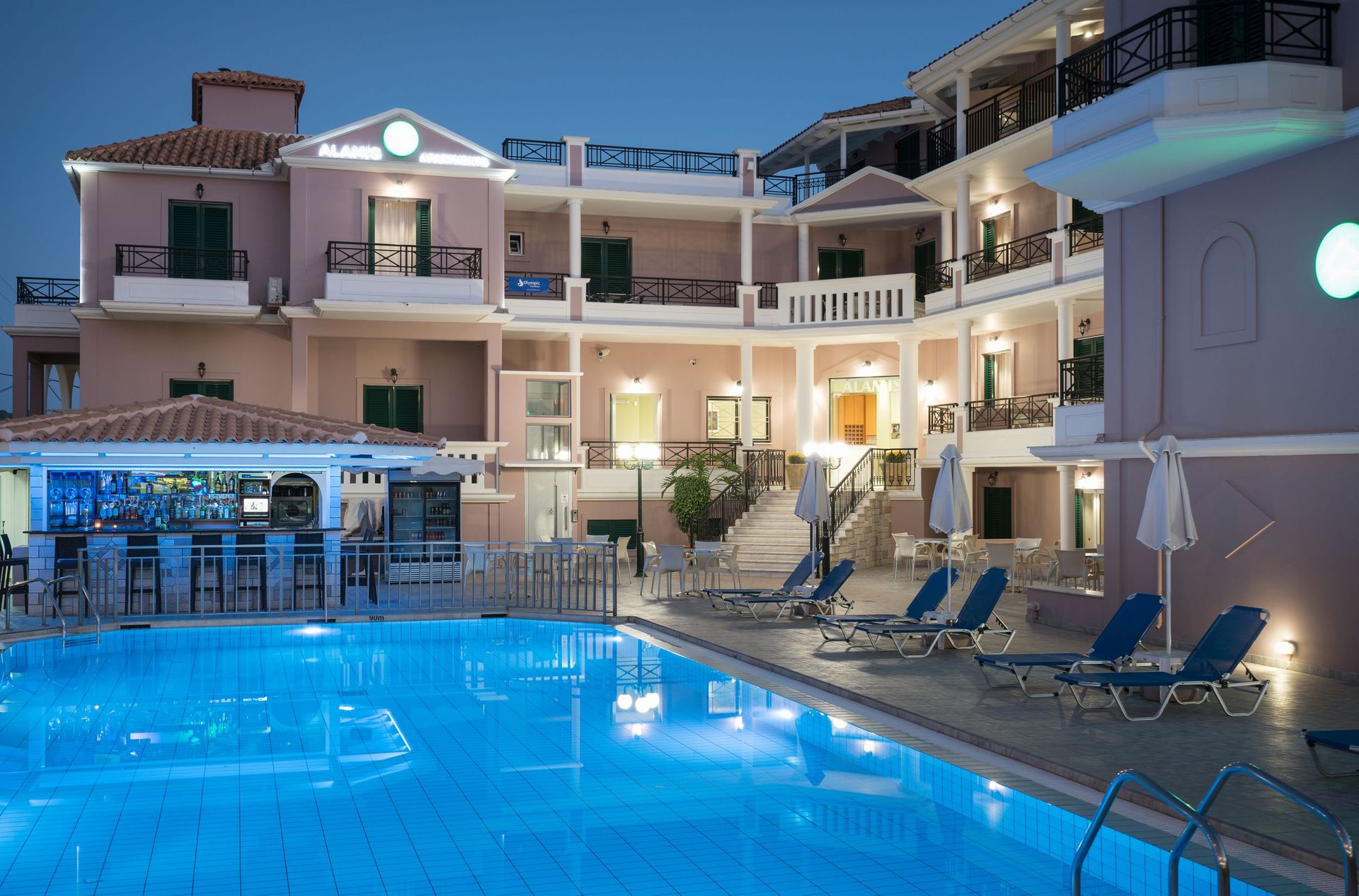 Alamis Apartments - Ζάκυνθος ✦ 3 Ημέρες (2 Διανυκτερεύσεις) ✦ 2 άτομα ✦ 1 ✦ 15/05/2022 έως 30/09/2022 ✦ Κοντά σε Παραλία!