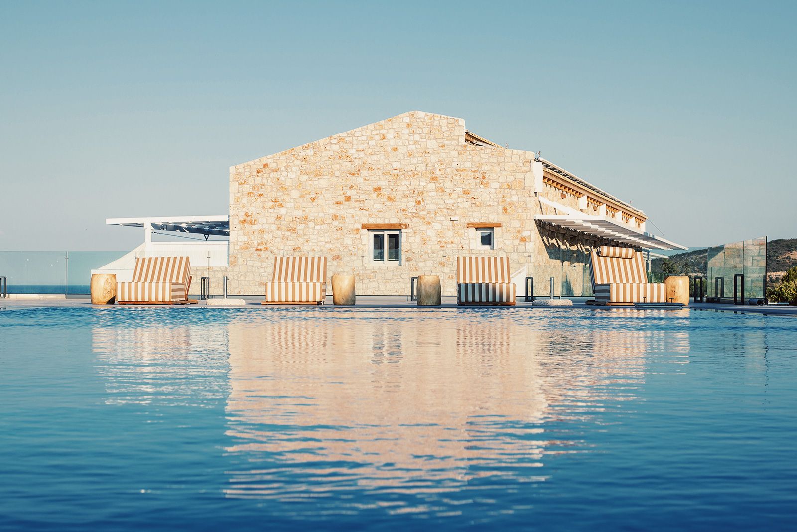 4* Aliv Stone Suites &amp; Spa - Ζάκυνθος ✦ 4 Ημέρες (3 Διανυκτερεύσεις) ✦ 2 άτομα + 1 παιδί έως 3 ετών ✦ 2 ✦ 01/05/2022 έως 30/09/2022 ✦ Υπέροχη Τοποθεσία!