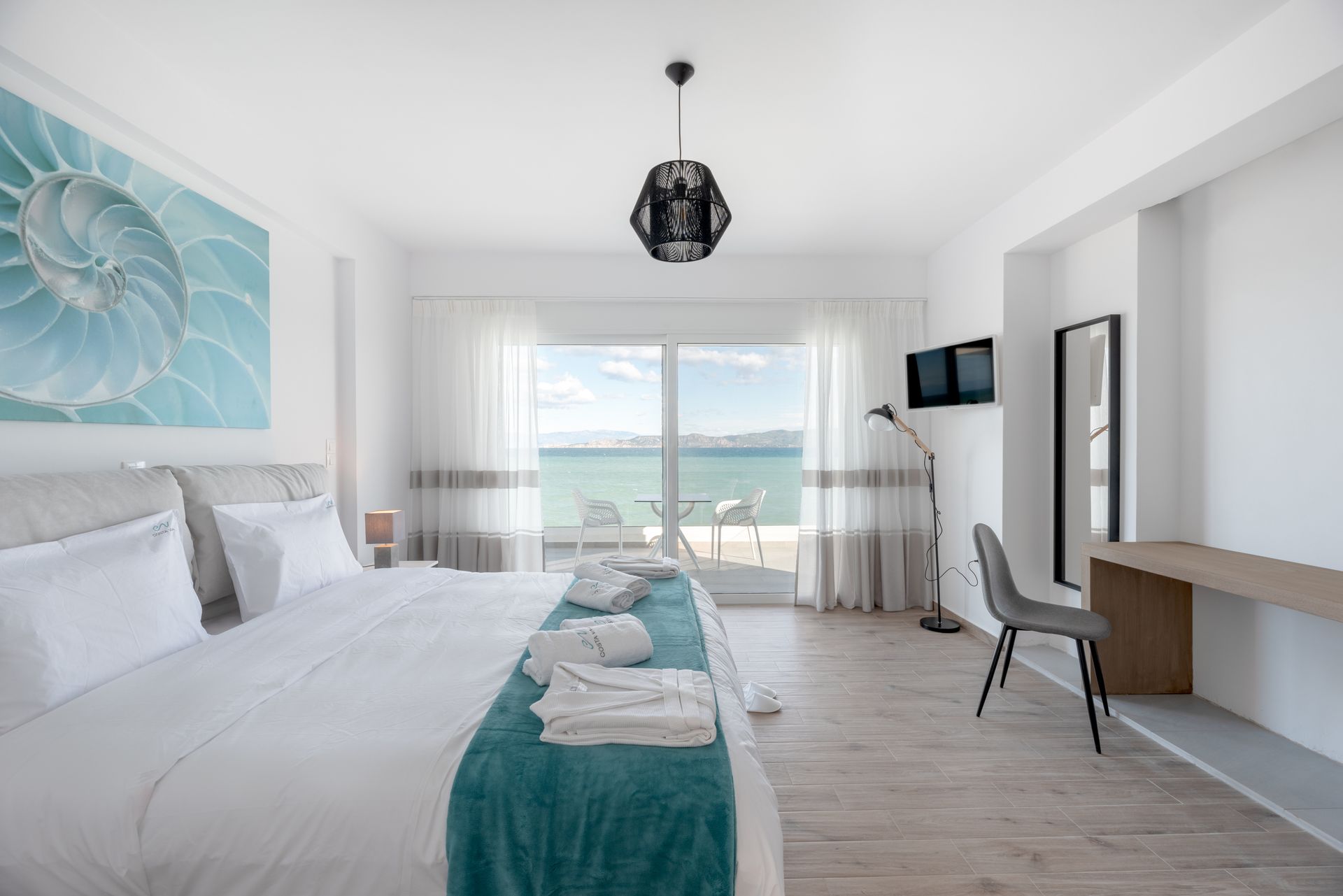 Costa Vasia Suites & Apartments - Βραχάτι Κορινθίας ✦ 2 Ημέρες (1 Διανυκτέρευση) ✦ 4 άτομα ✦ 1 ✦ έως 30/04/2023 ✦ Κοντά σε Παραλία!