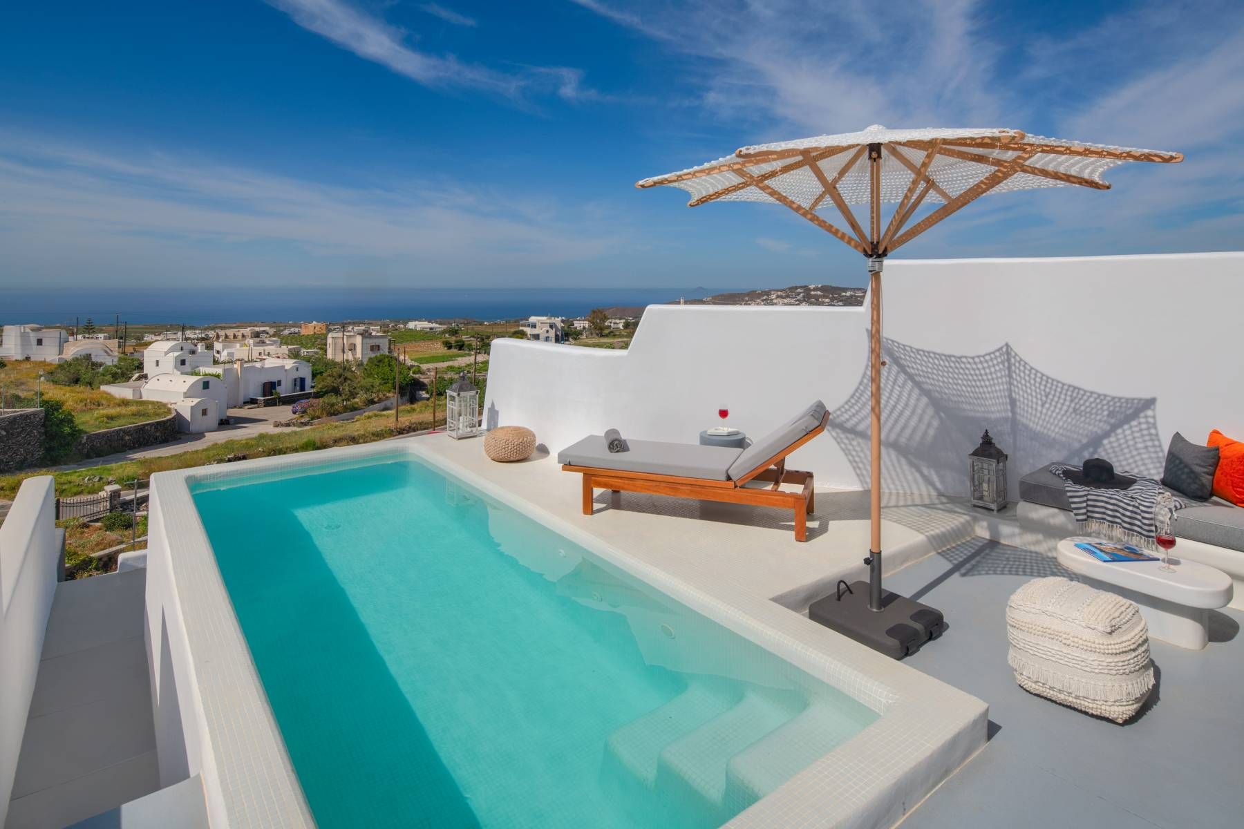 Milestone Villas - Μεγαλοχώρι, Σαντορίνη ✦ 3 Ημέρες (2 Διανυκτερεύσεις) ✦ έως 3 άτομα ✦ 1 ✦ 15/03/2022 έως 30/09/2022 ✦ Με Ιδιωτική Πισίνα!