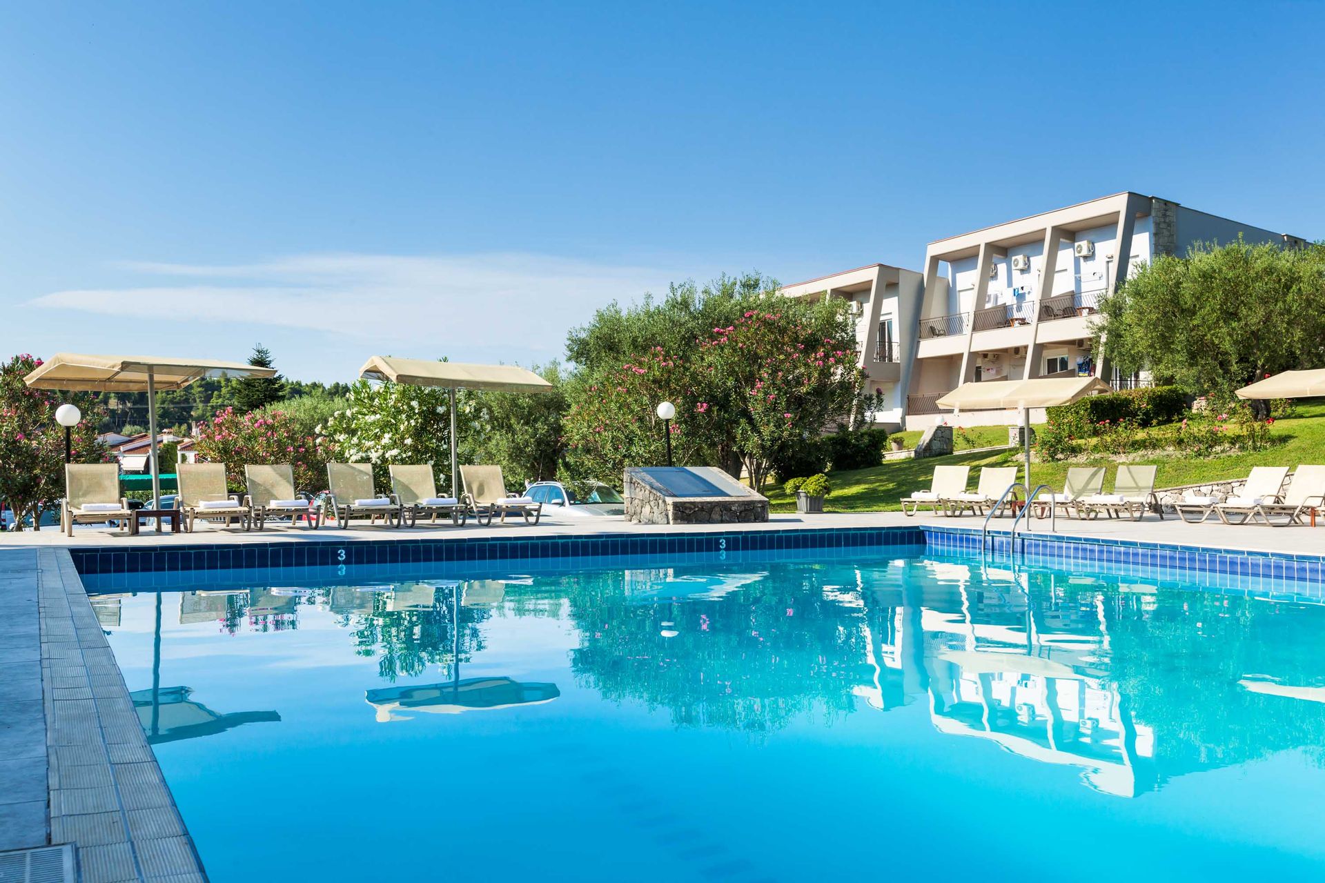 Iris Hotel - Κασσάνδρα, Χαλκιδική ✦ 4 Ημέρες (3 Διανυκτερεύσεις) ✦ 2 άτομα ✦ 8 ✦ 29/04/2022 έως 30/09/2022 ✦ Υπέροχη Τοποθεσία!