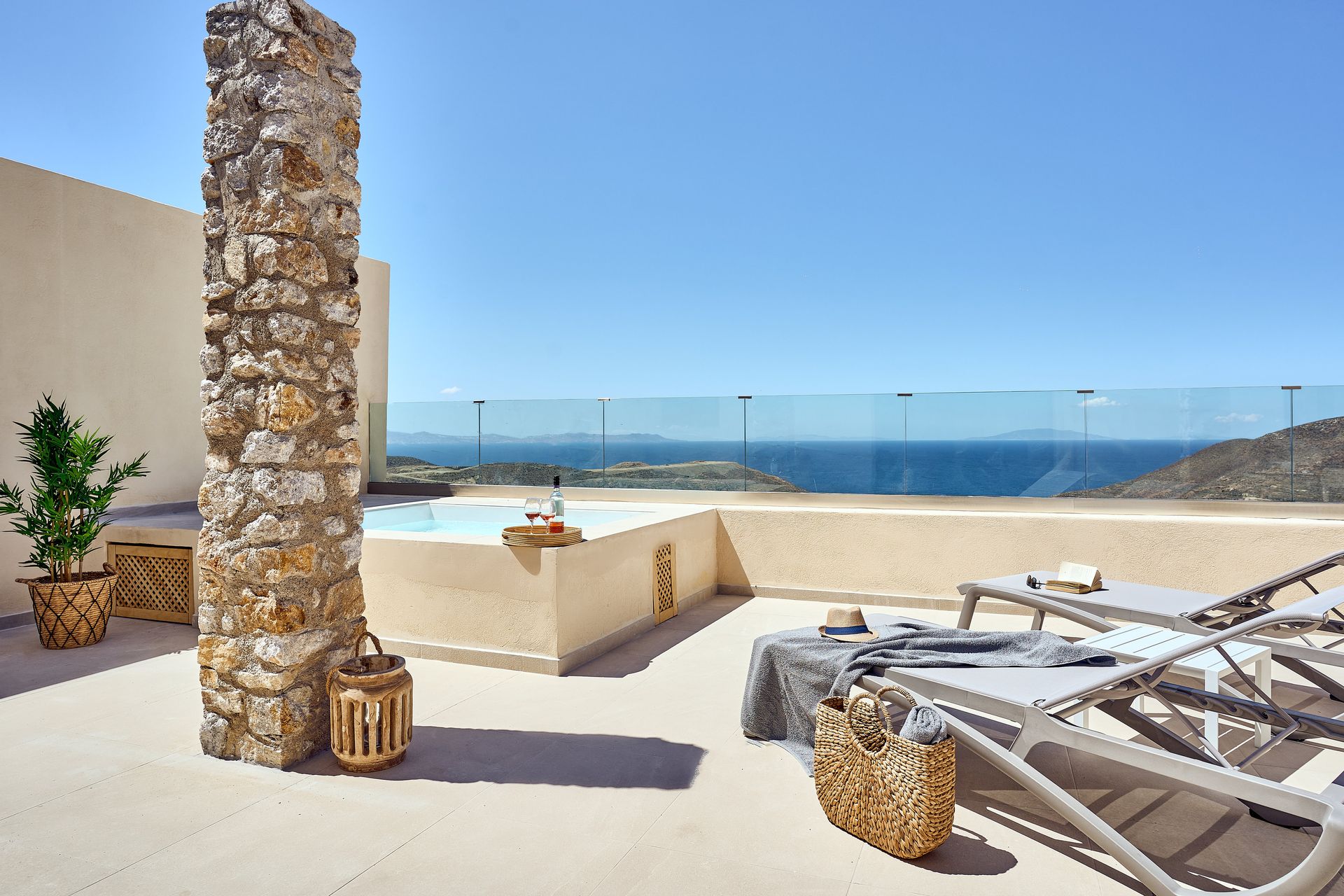 Casa di Namphio Villa &amp; Suites - Ανάφη ✦ 2 Ημέρες (1 Διανυκτέρευση) ✦ 2 άτομα ✦ Πρωινό ✦ 09/06/2022 έως 30/09/2022 ✦ Welcome drink!