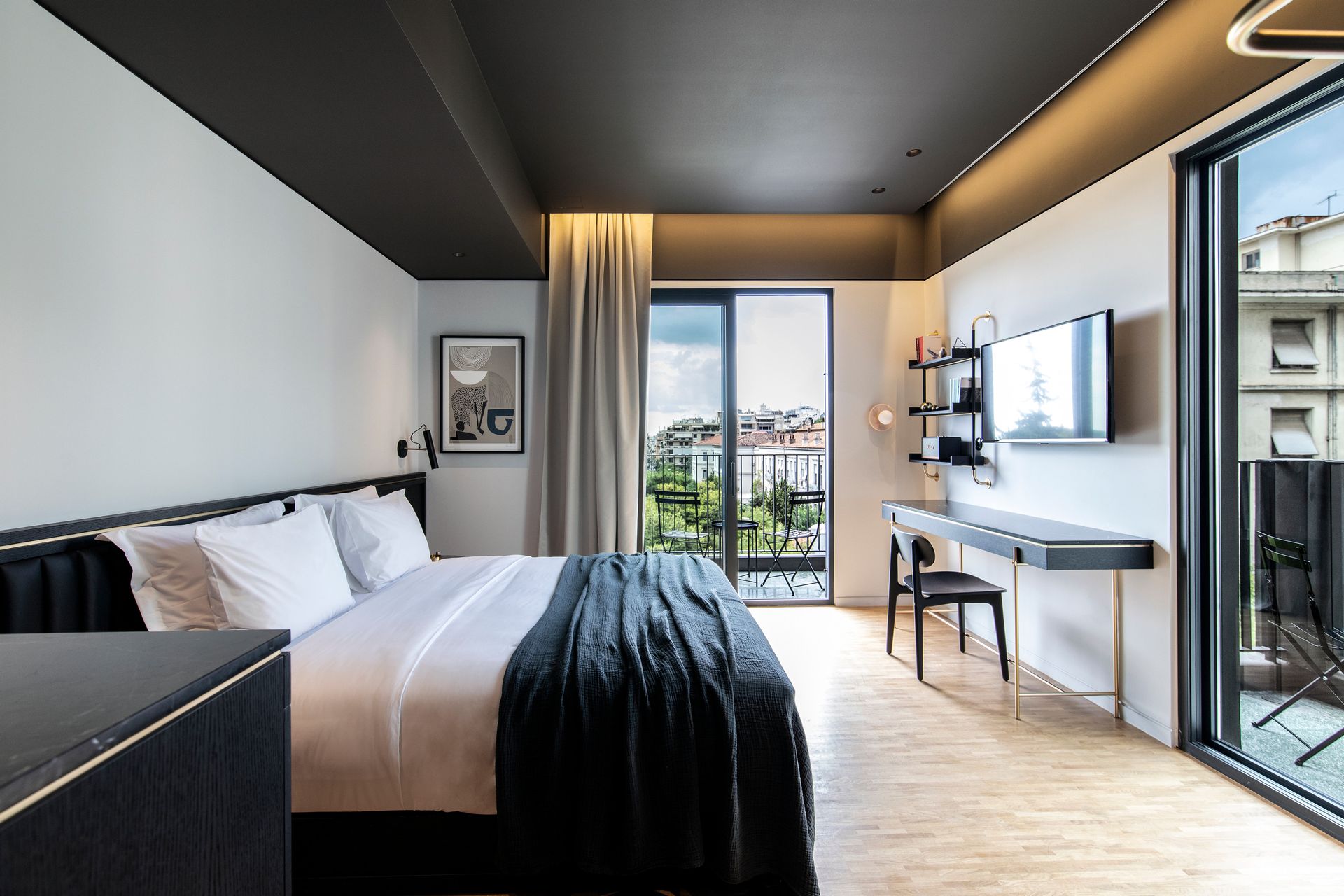 4* The Modernist - Αθήνα ✦ 2 Ημέρες (1 Διανυκτέρευση) ✦ 2 άτομα ✦ Χωρίς Πρωινό ✦ έως 30/09/2022 ✦ Κοντά στο Κέντρο της Πόλης!