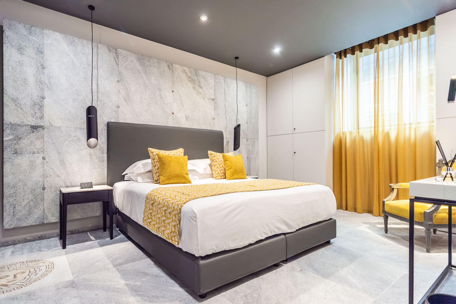 33 Solonos Suites - Κολωνάκι, Αθήνα ✦ 2 Ημέρες (1 Διανυκτέρευση) ✦ 2 άτομα ✦ 1 ✦ έως 30/04/2023 ✦ Στην καρδιά της Αθήνας!
