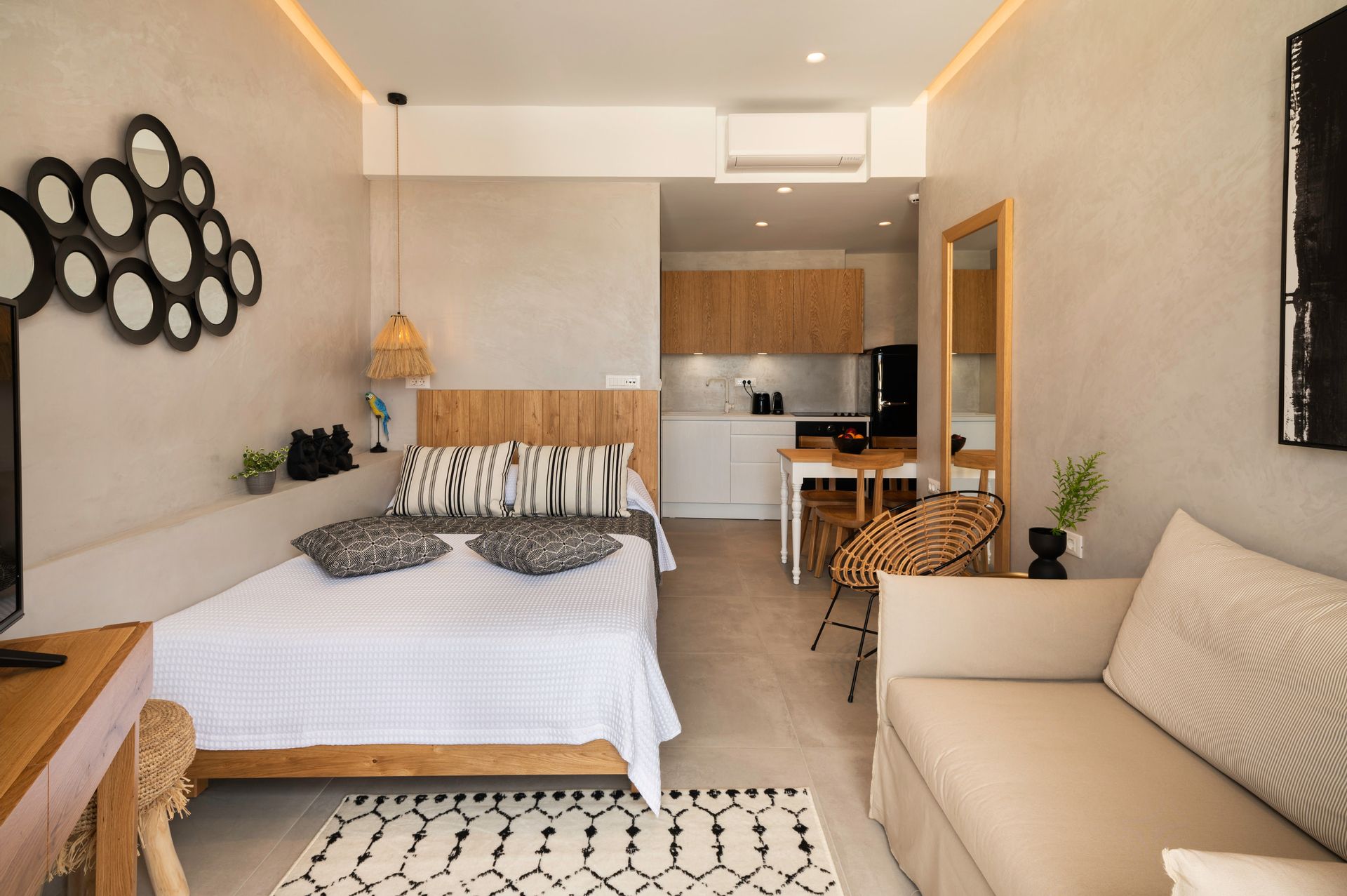 Petalo Suites - Ρέθυμνο, Κρήτη ✦ 2 Ημέρες (1 Διανυκτέρευση) ✦ 2 άτομα ✦ 1 ✦ έως 30/09/2022 ✦ Στην Παλιά Πόλη Ρεθύμνου!