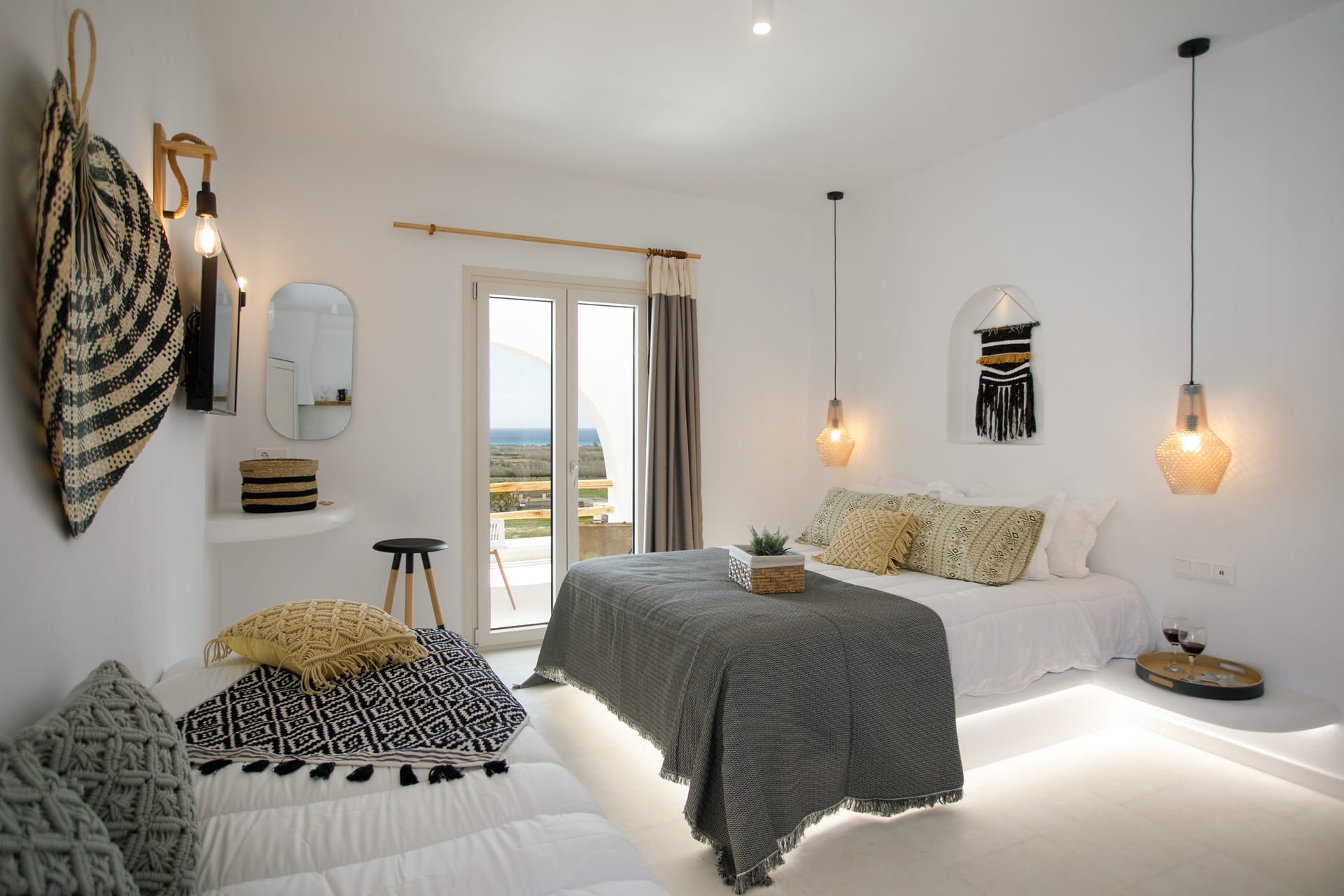 Naxos Earth Suites - Μικρή Βίγλα, Νάξος ✦ 2 Ημέρες (1 Διανυκτέρευση) ✦ 2 άτομα ✦ 2 ✦ 01/06/2022 έως 30/09/2022 ✦ Ιδανικό για οικογένειες!