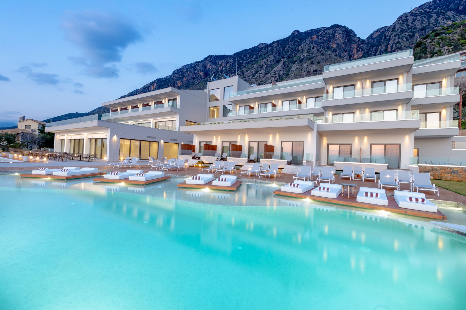 5* Messinian Icon Hotel - Καλαμάτα ✦ 2 Ημέρες (1 Διανυκτέρευση) ✦ 2 άτομα + 1 παιδί έως 5 ετών ✦ 2 ✦ 13/04/2023 έως 31/10/2023 ✦ Μπροστά σε παραλία!