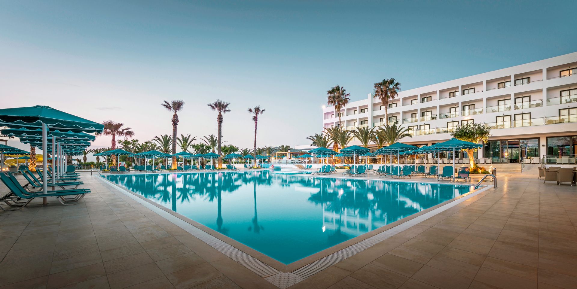 5* Mitsis Faliraki Beach Hotel & Spa - Φαληράκι, Ρόδος ✦ 2 Ημέρες (1 Διανυκτέρευση) ✦ 2 άτομα + 1 παιδί έως και 12 ετών ✦ 12 ✦ έως 13/11/2023 ✦ Μπροστά στην παραλία!