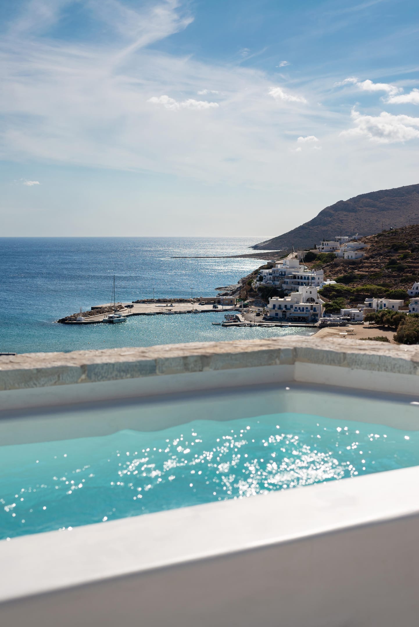 4* Zetine Suites - Αλοπρόνοια, Σίκινος ✦ 3 Ημέρες (2 Διανυκτερεύσεις) ✦ 2 άτομα + 1 παιδί έως 1 έτους ✦ 2 ✦ 01/05/2026 έως 01/11/2026 ✦ Κοντά στην παραλία!