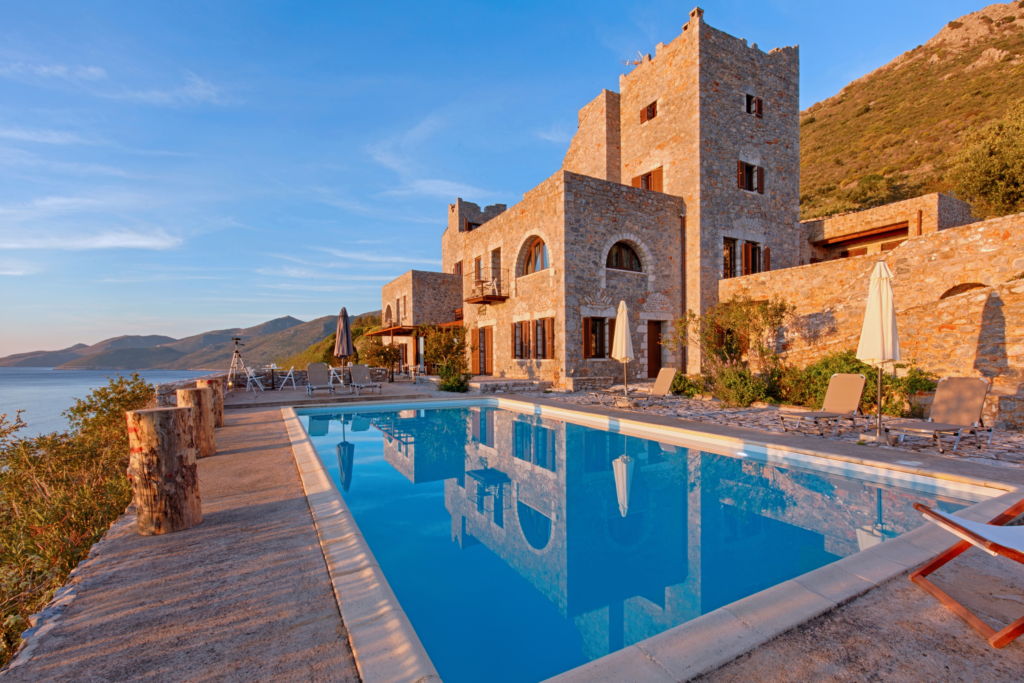 4* Aegila Boutique Hotel -Νύφι, Μάνη ✦ 4 Ημέρες (3 Διανυκτερεύσεις) ✦ 2 άτομα ✦ Πρωινό ✦ 01/07/2022 έως 31/08/2022 ✦ Μοναδική Τοποθεσία!
