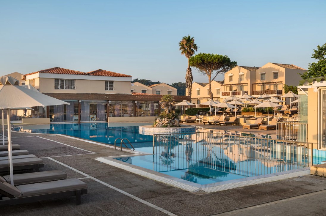 4* Akron Seascape Resort - Περουλάδες, Κέρκυρα ✦ 2 Ημέρες (1 Διανυκτέρευση) ✦ 2 άτομα ✦ 22 ✦ έως 31/10/2026 ✦ Υπέροχη Τοποθεσία!