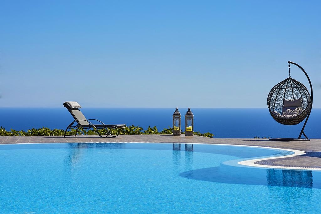 4* Golden East Hotel – Ημεροβίγλι, Σαντορίνη Ημεροβίγλι, Σαντορίνη για 2 Μέρες / 1 Νύχτα με πρωινό για 2 άτομα