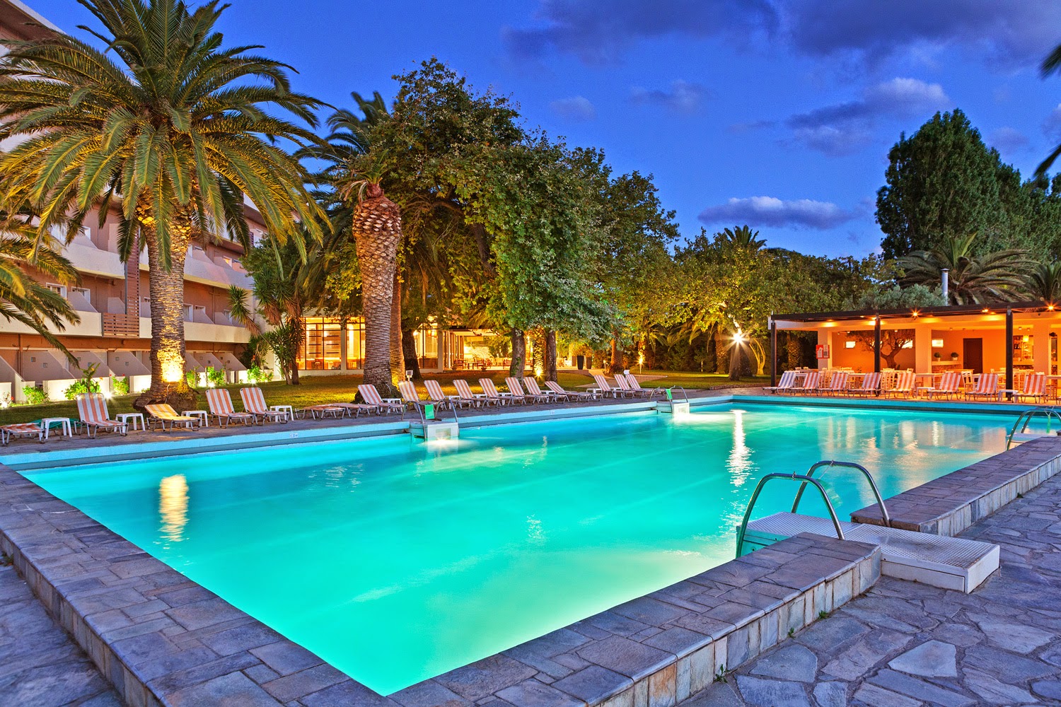 4* Long Beach Resort Hotel - Αίγιο ✦ -40% ✦ 4 Ημέρες (3 Διανυκτερεύσεις) ✦ 2 άτομα + 1 παιδί έως 12 ετών ✦ 12 ✦ 01/07/2023 έως 31/07/2023 ✦ Μπροστά στην Παραλία!