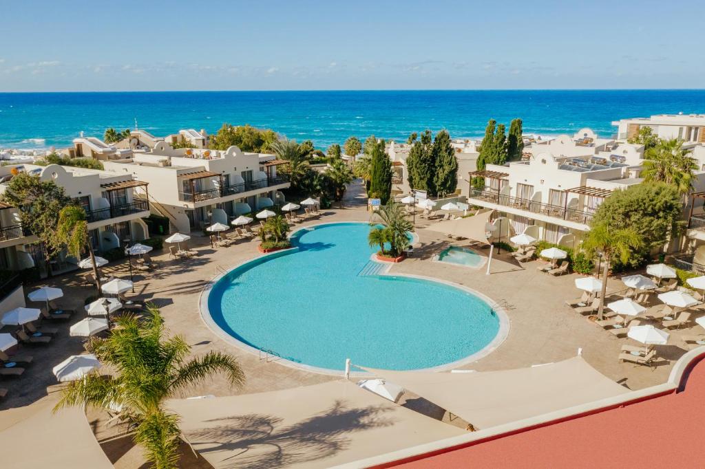 4* Louis Paphos Breeze - Πάφος, Κύπρος ✦ 2 Ημέρες (1 Διανυκτέρευση) ✦ 2 άτομα ✦ 2 ✦ 23/02/2022 έως 30/09/2022 ✦ Δίπλα στη Θάλασσα!
