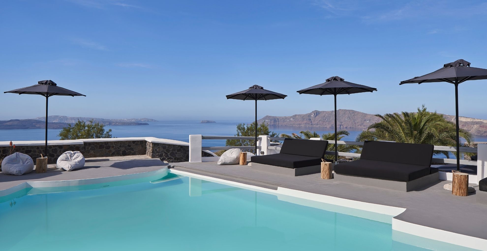 4* Mr & Mrs White Santorini - Οία, Σαντορίνη ✦ 2 Ημέρες (1 Διανυκτέρευση) ✦ 2 άτομα ✦ 2 ✦ 01/04/2022 έως 30/09/2022 ✦ Μοναδική Τοποθεσία!